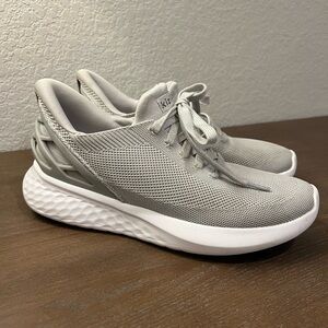 Kizik unisex slip on Gray hands free Sneakers shoes women’s  8 / Men’s 6.5